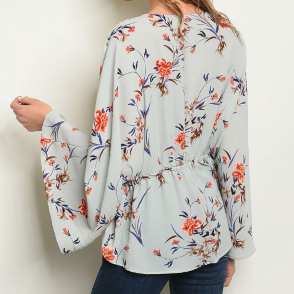 LAST 1! BOHO STYLE GRAY FLORAL TOP - Picture 2 of 5